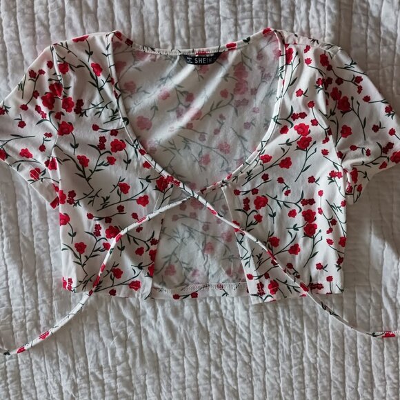 White and Red Flower Poppy Print SHEIN Green Crop Tie Top Baby Tee Womens XS - Picture 2 of 3